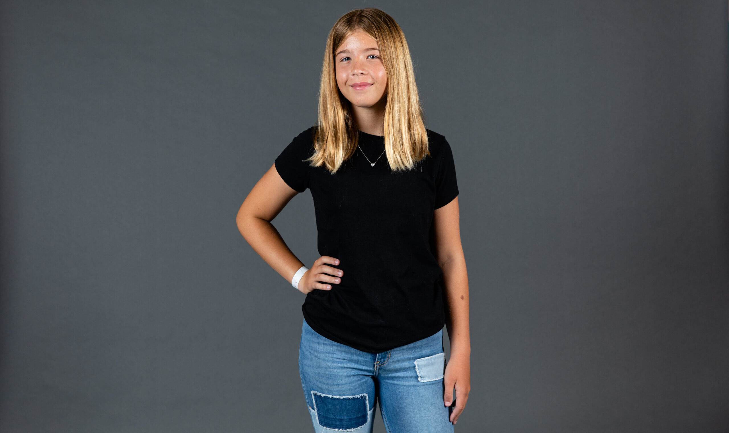 Teen girl with black tshirt